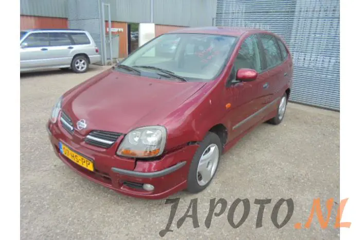 Nissan Almera Tino